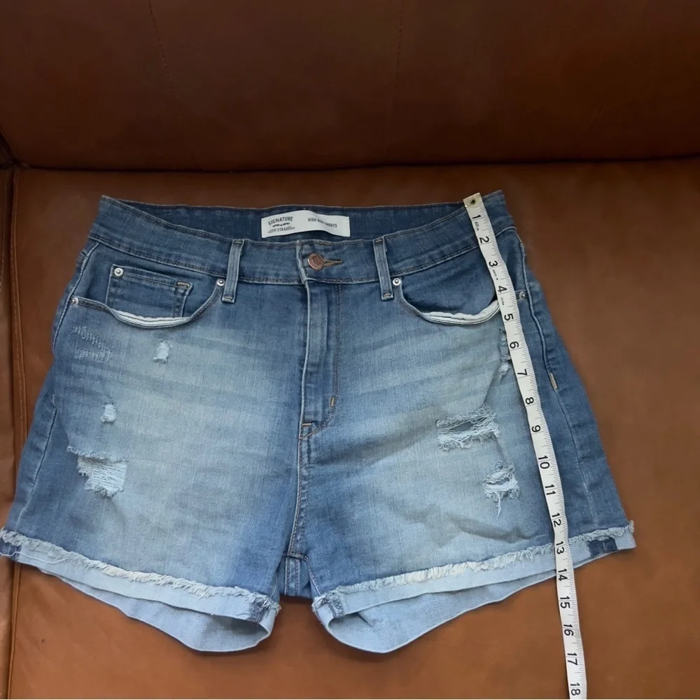Levi Strauss Women’s Sz 10 W30 High Waisted Medium Blue Distressed Jean Shorts